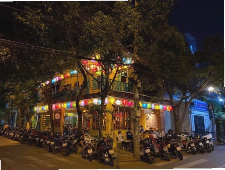 Không gian ấm cúng tại Đèn Coffee