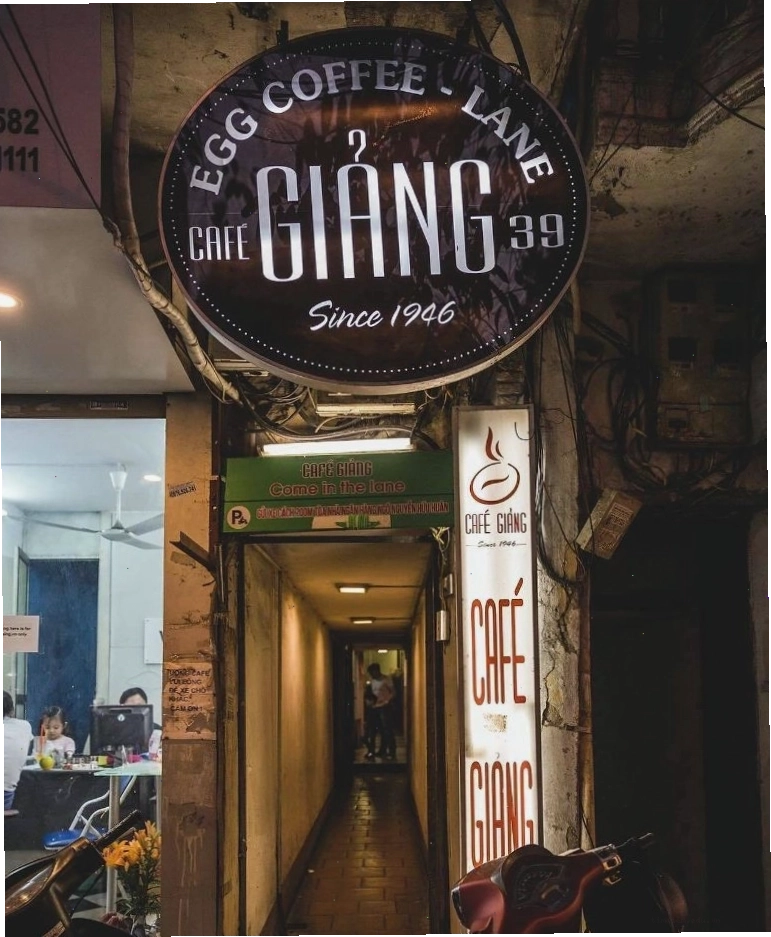Không gian ấm cúng tại Giảng Cafe