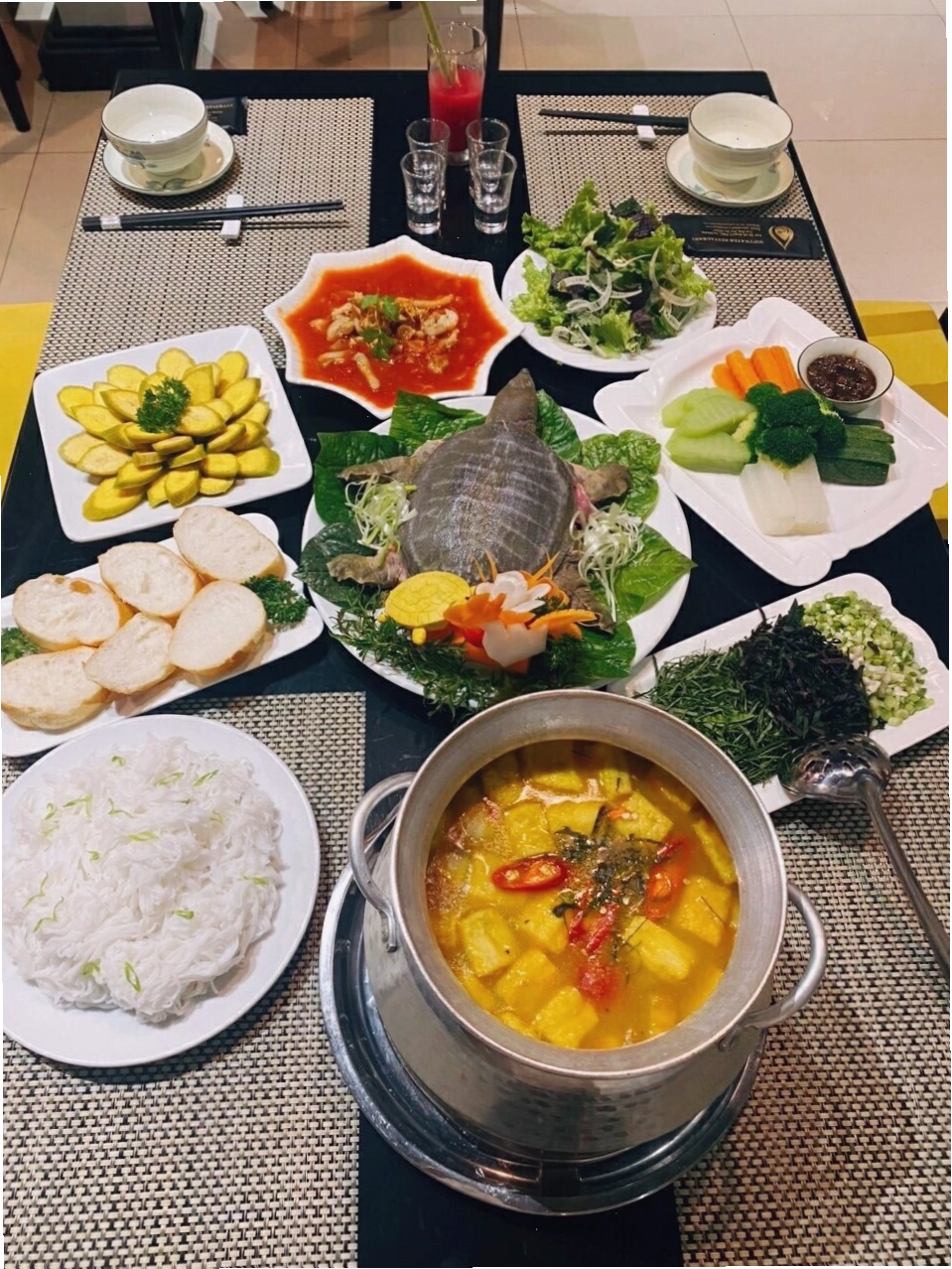 Không gian ấm cúng tại Nhà hàng Softwater