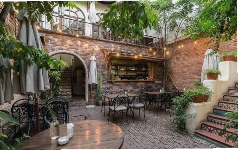Không gian ấm cúng tại Xofa Café & Bistro