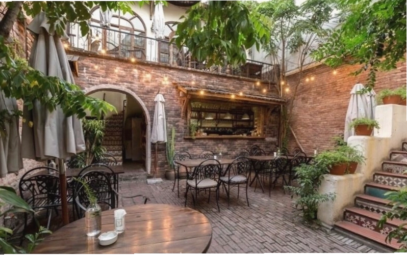 Không gian ấm cúng tại Xofa Café & Bistro