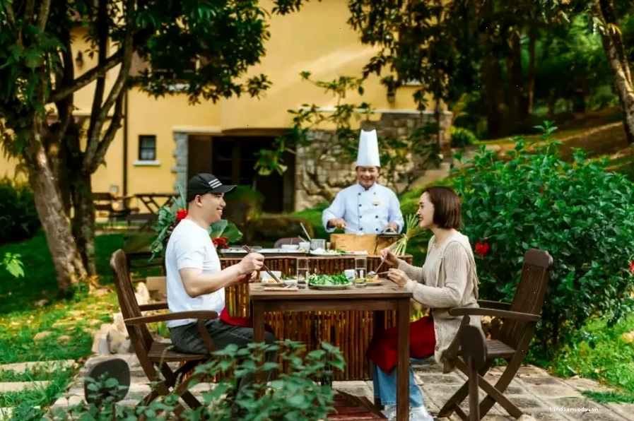 Không gian ăn sáng tại Ana Mandara Villas Đà Lạt