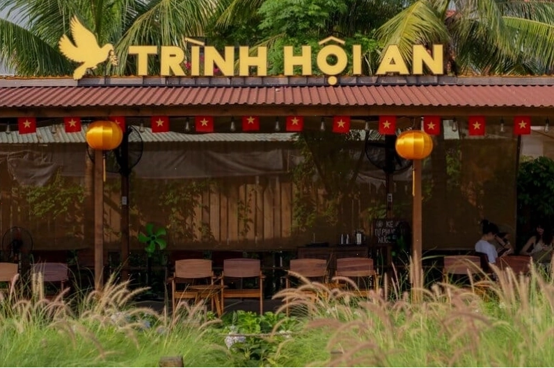 Không gian ấn tượng của một quán cafe tại Hội An