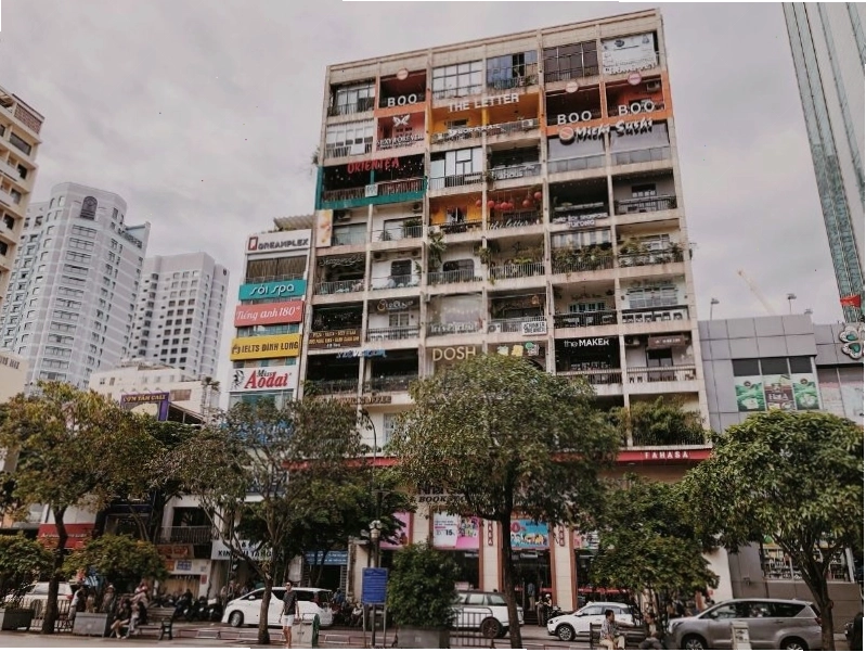 Không gian ban công "thiên nhiên" tại Nhà Chung Cafe