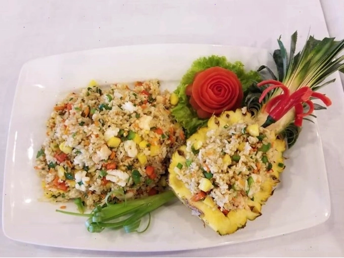 Không gian ban đêm lung linh tại Nhà hàng Cá Voi Xanh