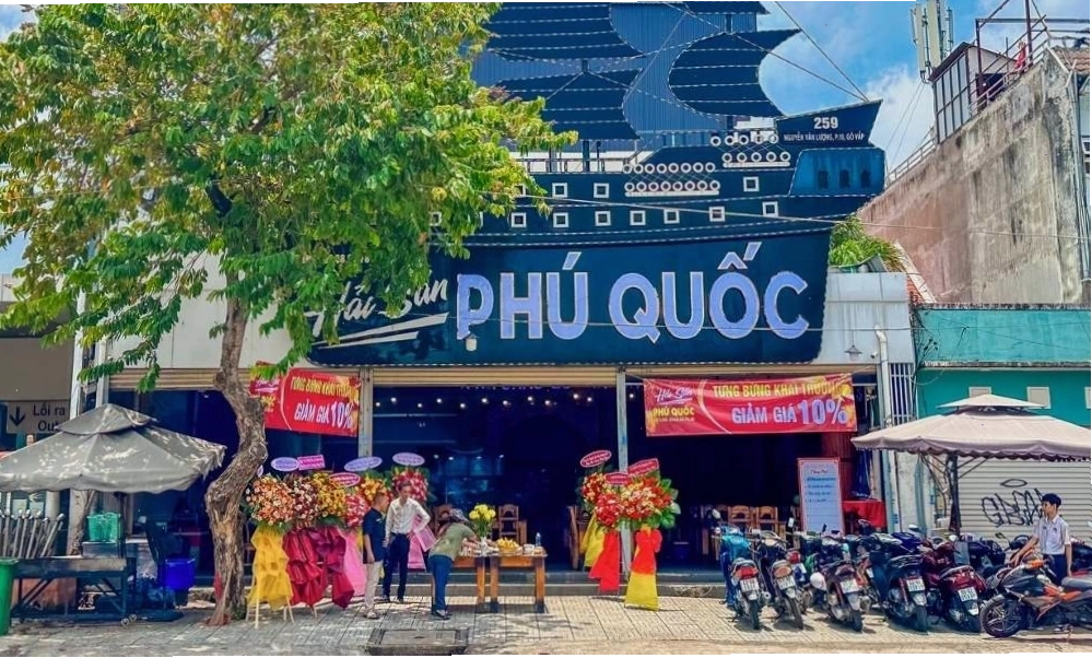 Không gian bên ngoài của Nhà hàng Hải Sản Phú Quốc ở Gò Vấp