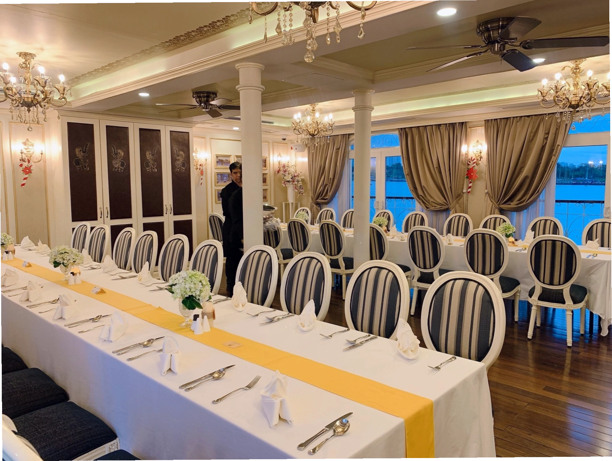 Không gian bên trong du thuyền Saigon Princess với thiết kế tinh tế