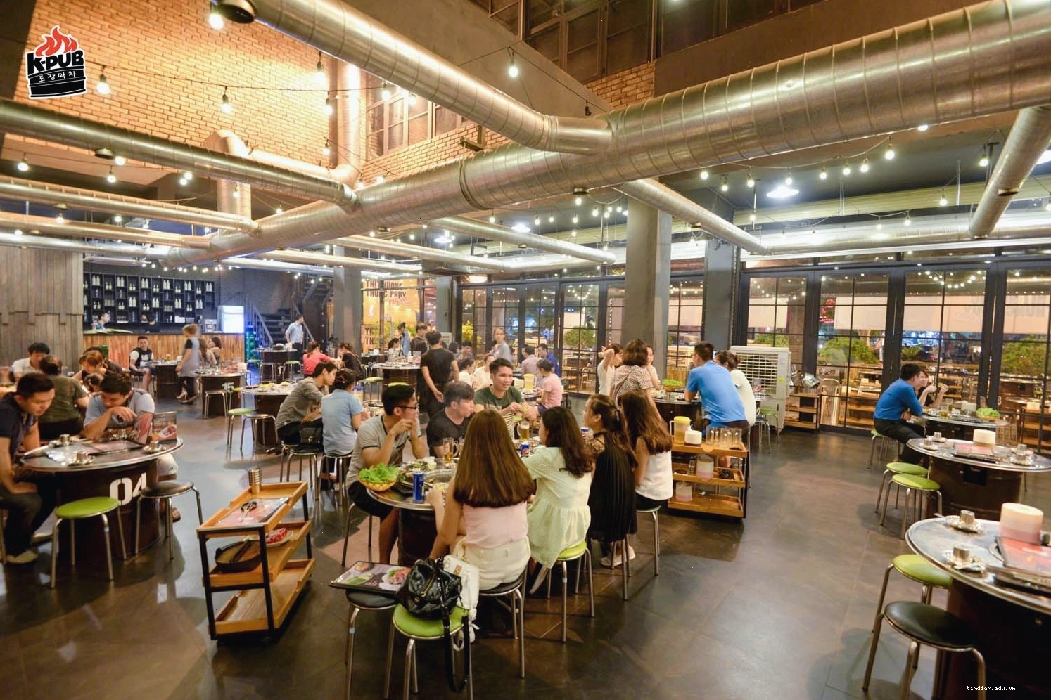 Không gian bên trong nhà hàng K-Pub