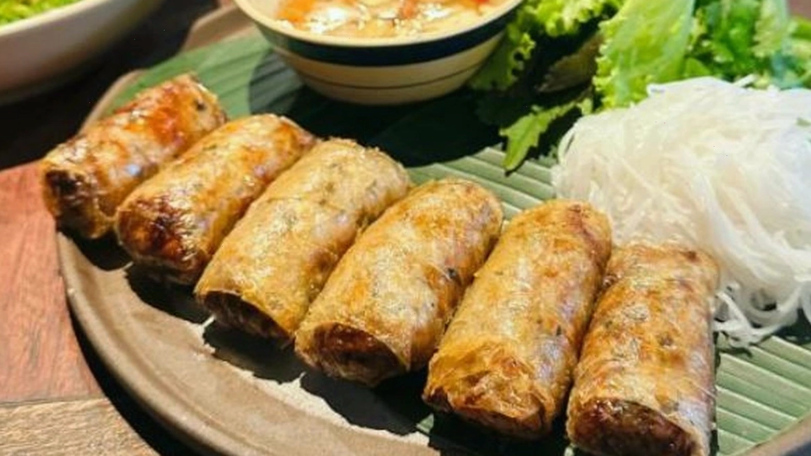 Không gian bên trong nhà hàng Tầm Vị ấm cúng và lịch sự