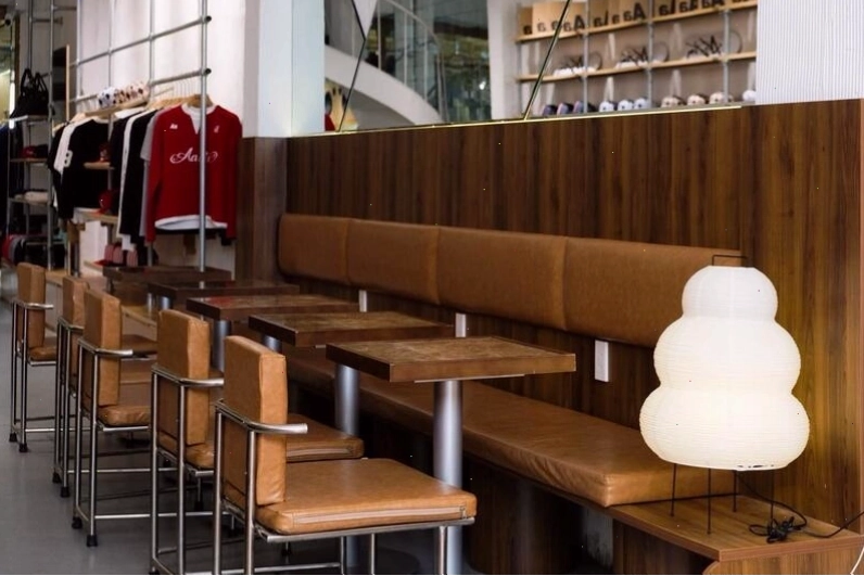 Không gian bên trong quán 11:11 Cafe quận 1 ấm cúng