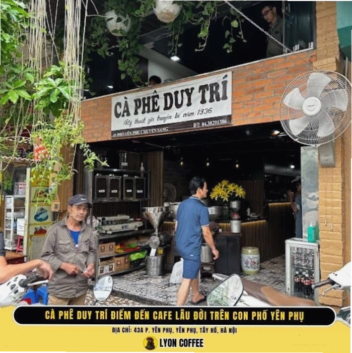 Không gian bên trong quán cà phê Duy Trí với đồ đạc cổ điển