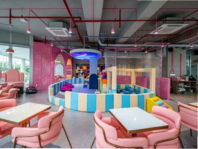 Không gian Cáo Premium Kidsplay Cafe với nhiều khu vực vui chơi màu sắc