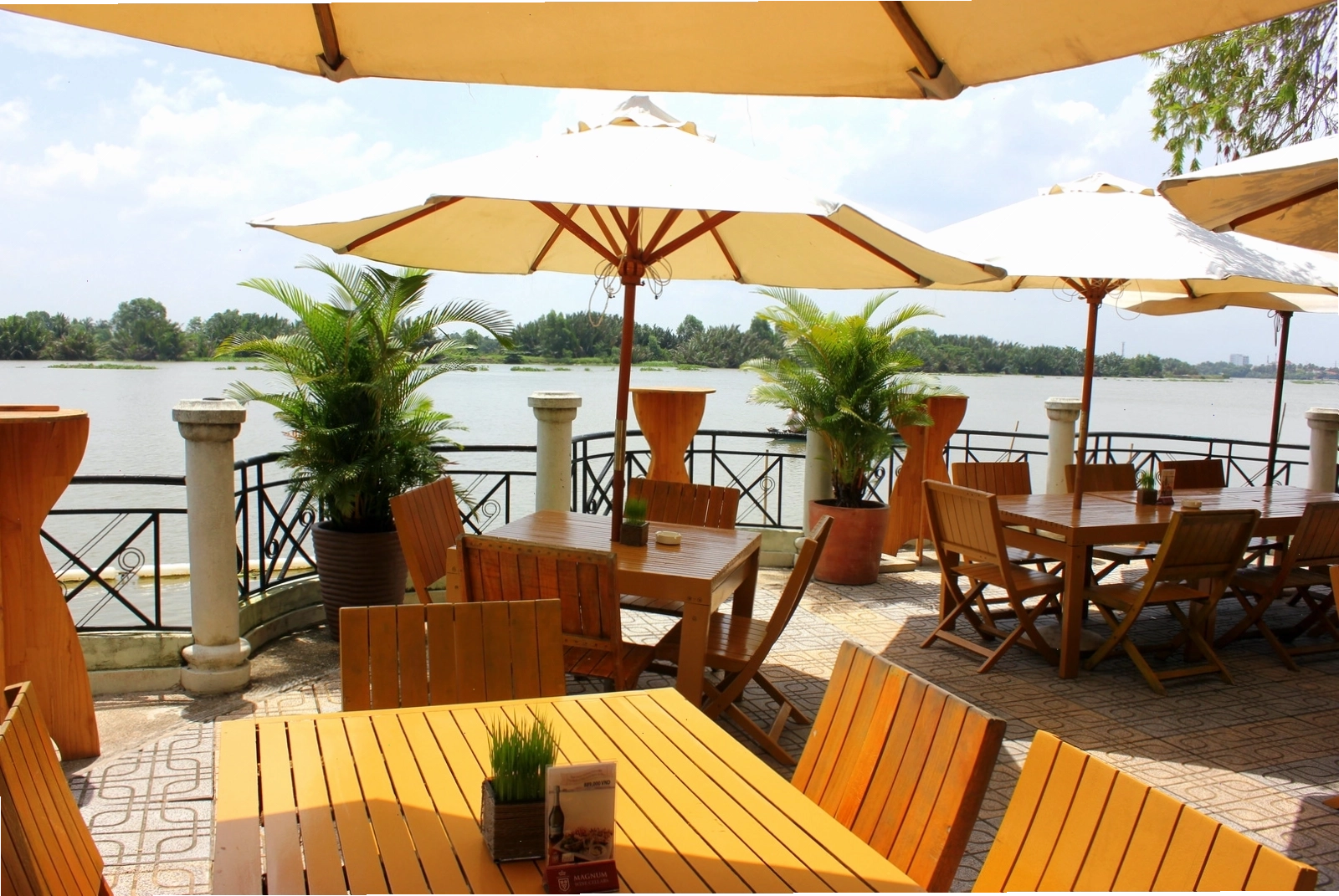 Không gian chill tại nhà hàng Boat House