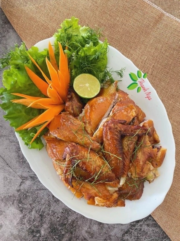 Không gian chung thoáng đãng của Nhà hàng Thanh Nga