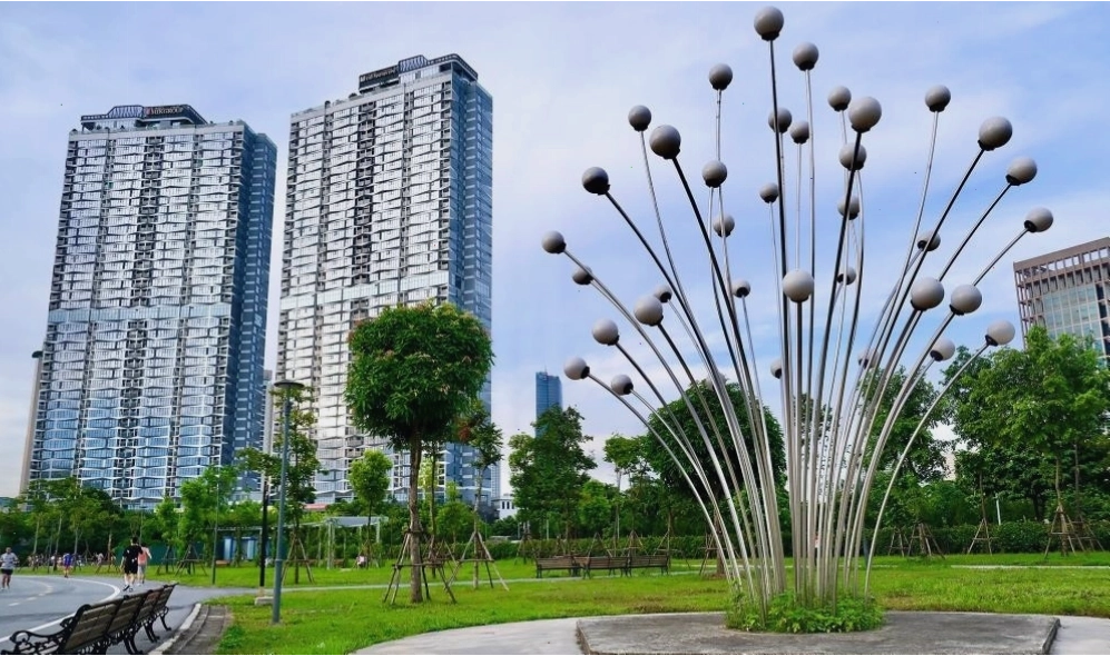 Không gian công viên mở mát mẻ và tràn đầy sức sống
