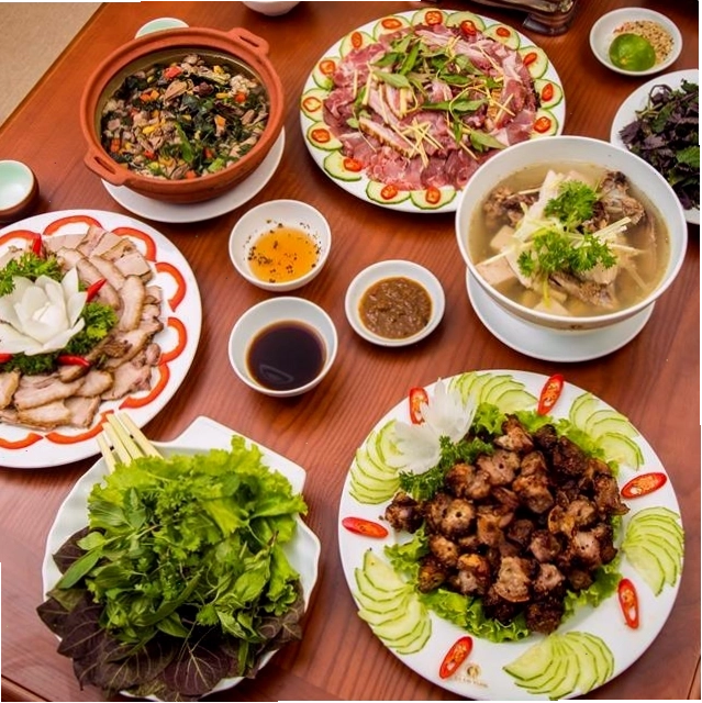 Không gian dân dã tại Nhà Hàng Lá Cọ