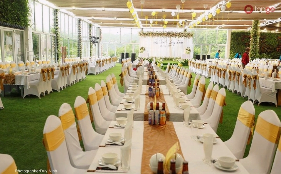 Không gian đặt tiệc tại Nhà hàng Thung Lũng Hoa Hồ Tây