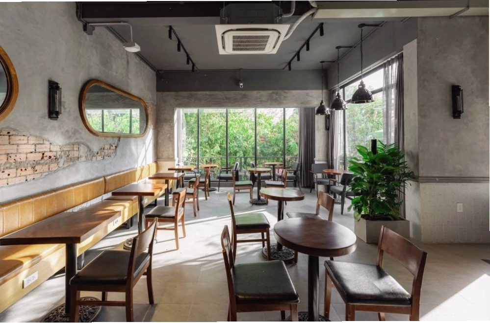 Không gian Kai Coffee bài trí theo phong cách hiện đại, quán cafe 24h Quận 1