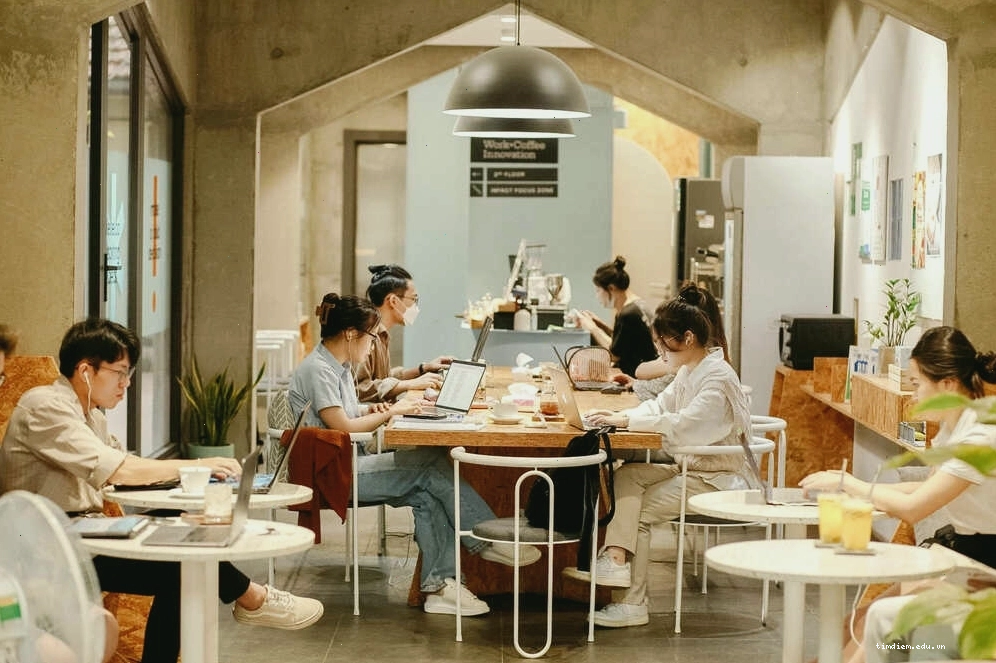Không gian làm việc hiện đại tại InFact Coffee & Workspace trên phố Bà Triệu
