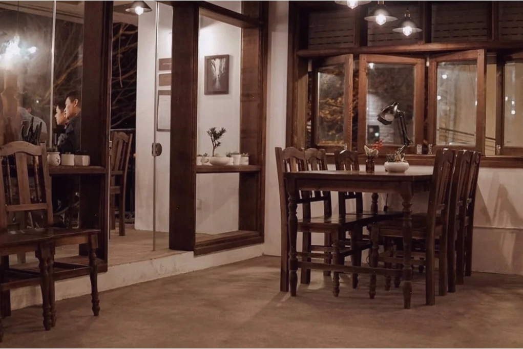 Không gian lãng mạn của Flamant Bistro với view Hồ Tây
