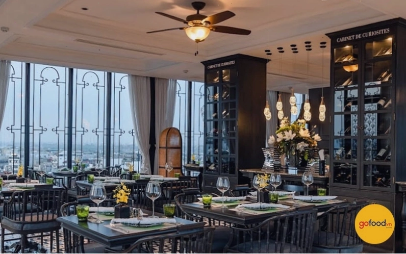 Không gian lãng mạn nhìn ra sông Hồng tại Cloud Nine Restaurants