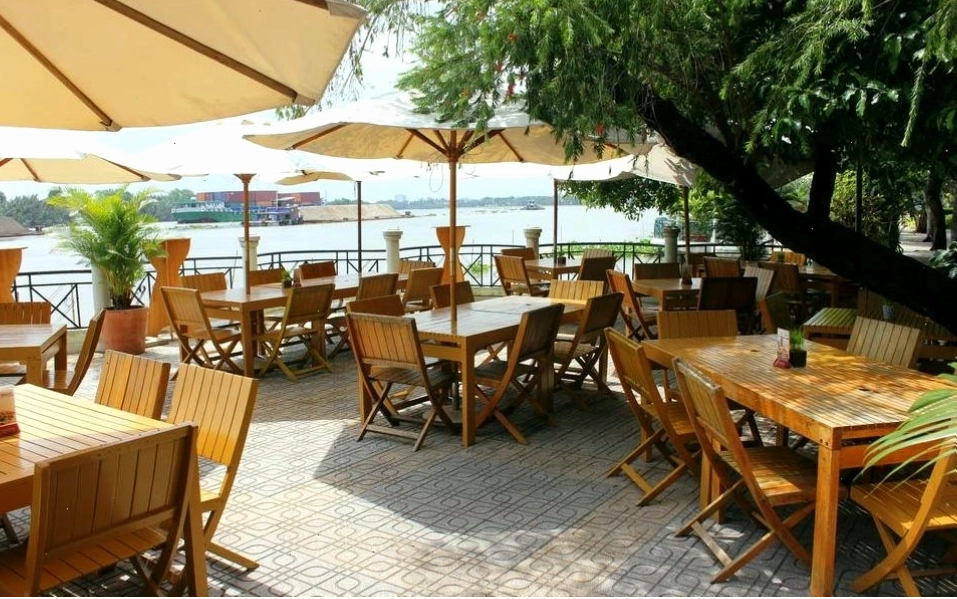 Không gian lãng mạn tại nhà hàng Boat House view sông Sài Gòn