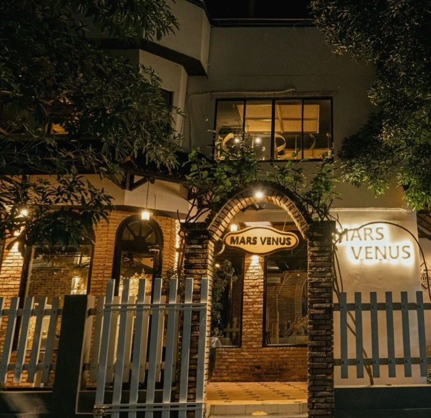 Không gian lãng mạn tại nhà hàng Mars Venus Vintage Villa Quận 10