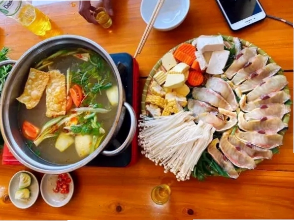 Không gian lãng mạn tại Nhà hàng Phố Mây Sapa