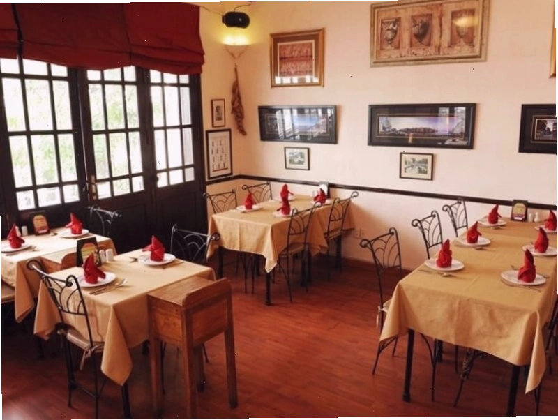 Không gian lãng mạn tại nhà hàng rượu vang Pane E Vino