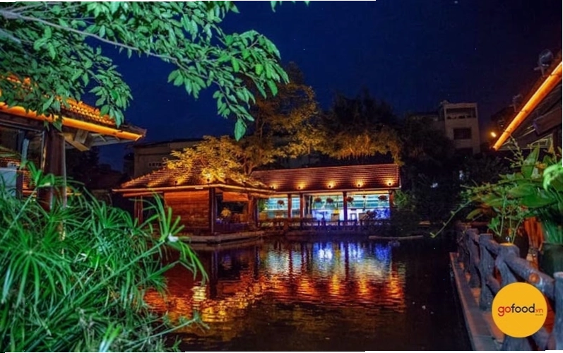 Không gian làng quê mộc mạc tại Nhà hàng Hương Quê