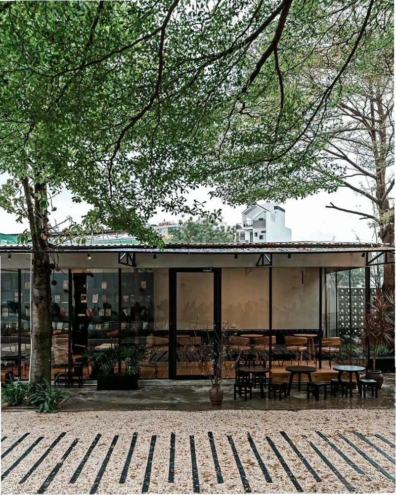 Không gian mở bên trong Ollin Cafe Trần Não