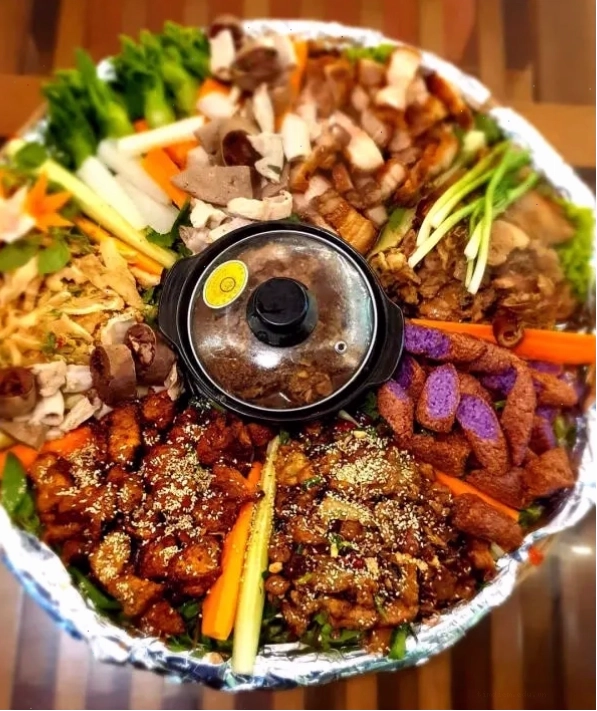 Không gian mộc mạc tại Bếp H