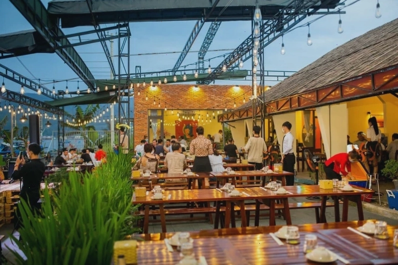 Không gian nhà hàng Chân Trời Góc Bể
