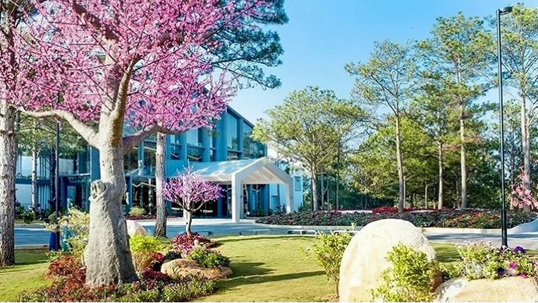 Không gian nhà hàng của Terracotta Hotel & Resort Dalat với buffet sáng