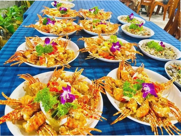Không gian nhà hàng Eo Gió Bãi Dài Cam Ranh với view biển đẹp