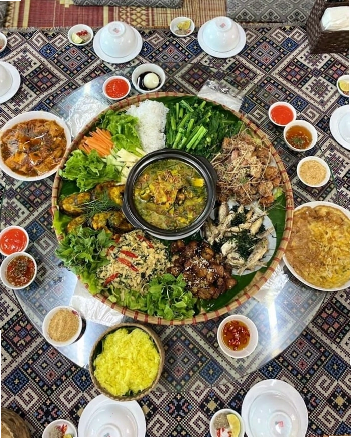 Không gian nhà hàng Hợp Thủy Mai Châu