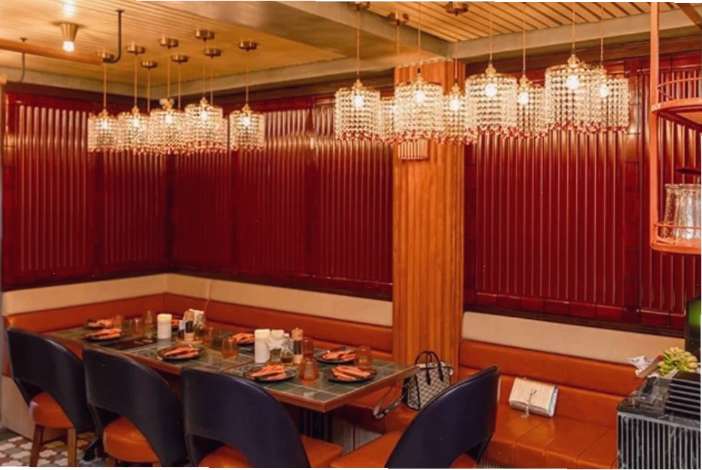 Không gian nhà hàng Kobe Bistro sang trọng và tỉ mỉ đến từng chi tiết