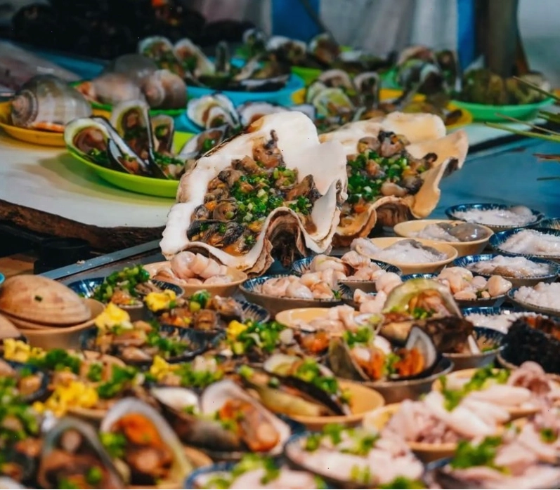 Không gian nhà hàng Một Nắng Phan Thiết nhìn ra biển