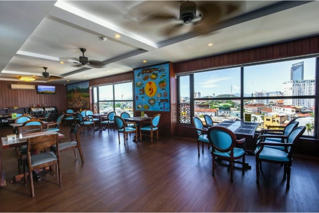 Không gian nhà hàng sang trọng tại Jade Hotel Huế