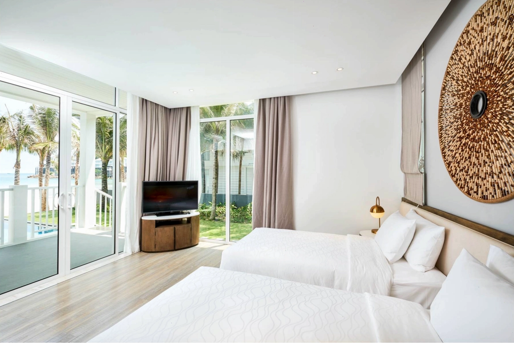 Không gian nhà hàng sang trọng tại Premier Village Phu Quoc Resort