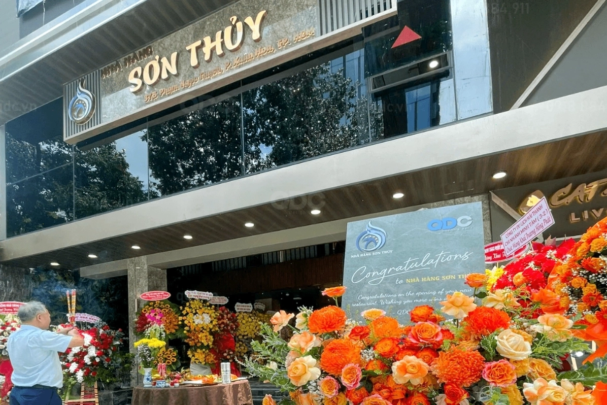 Không gian nhà hàng Sơn Thủy sang trọng và thoáng đãng