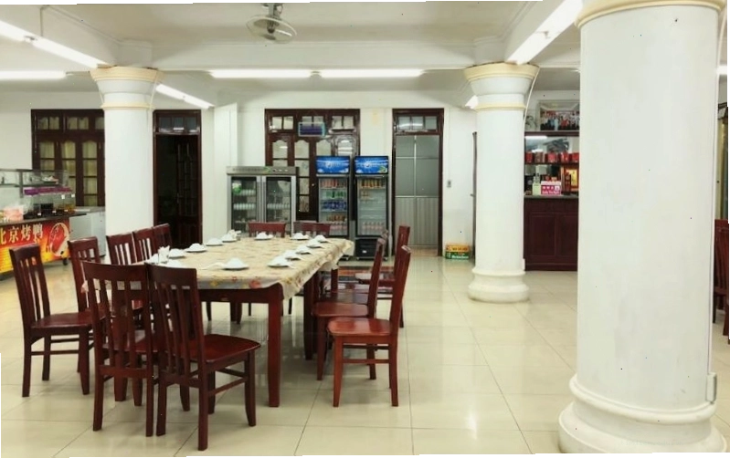 Không gian nhà hàng tại Khách sạn Hoàng Thịnh
