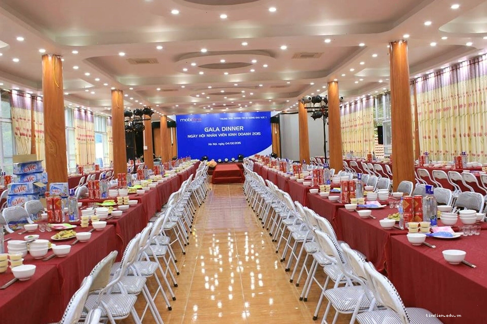 Không gian nhà hàng tại Khoang Xanh Suối Tiên