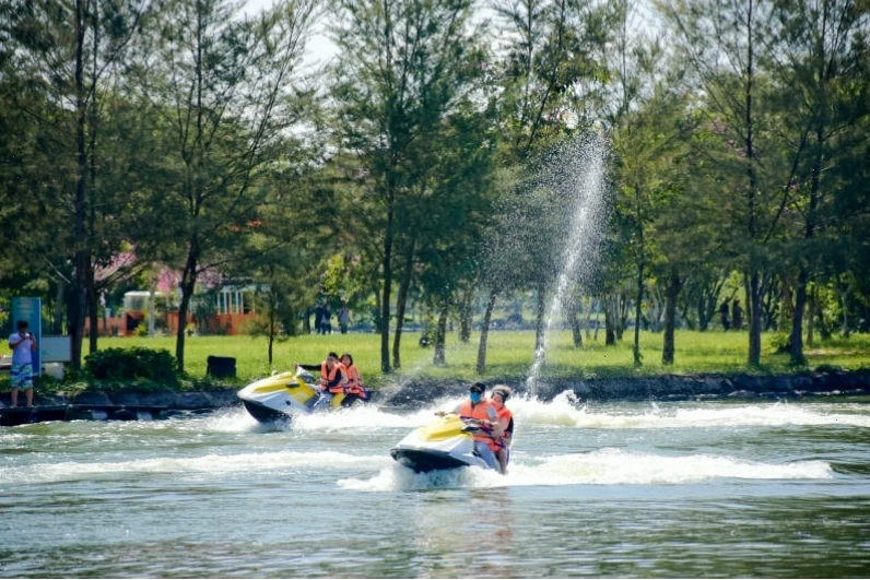 Không gian nhà hàng tại Suối Mơ Đồng Nai phục vụ đa dạng các món ăn