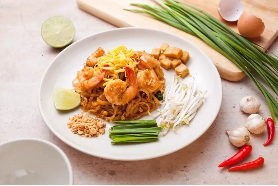 Không gian nhà hàng Tuk Tuk Thai Bistro phục vụ món Thái