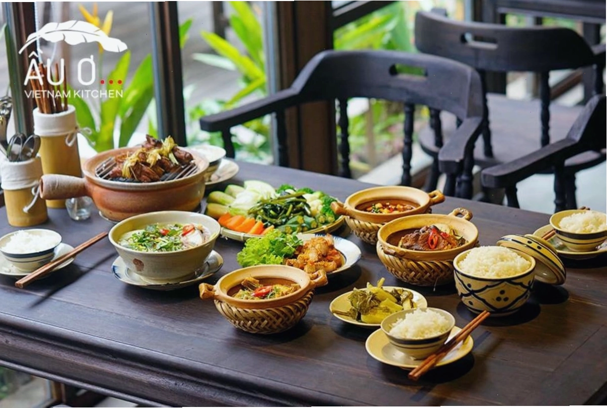 Không gian nhiệt đới đầy màu sắc tại Ầu Ơ Vietnam Kitchen