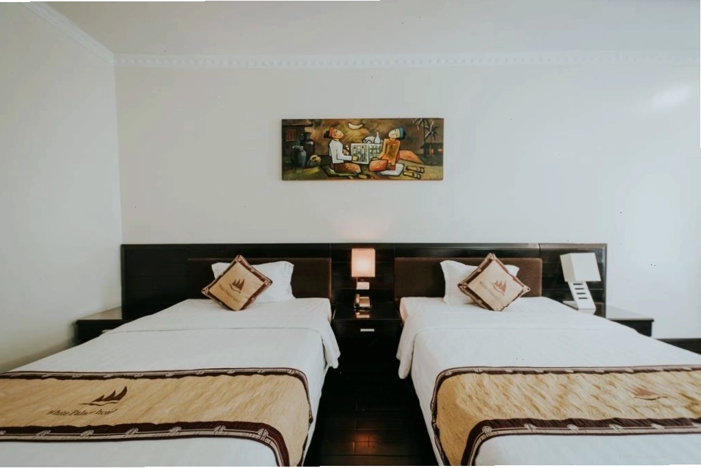 Không gian phòng Deluxe với giường đôi tại Khách sạn White Palace Thái Bình