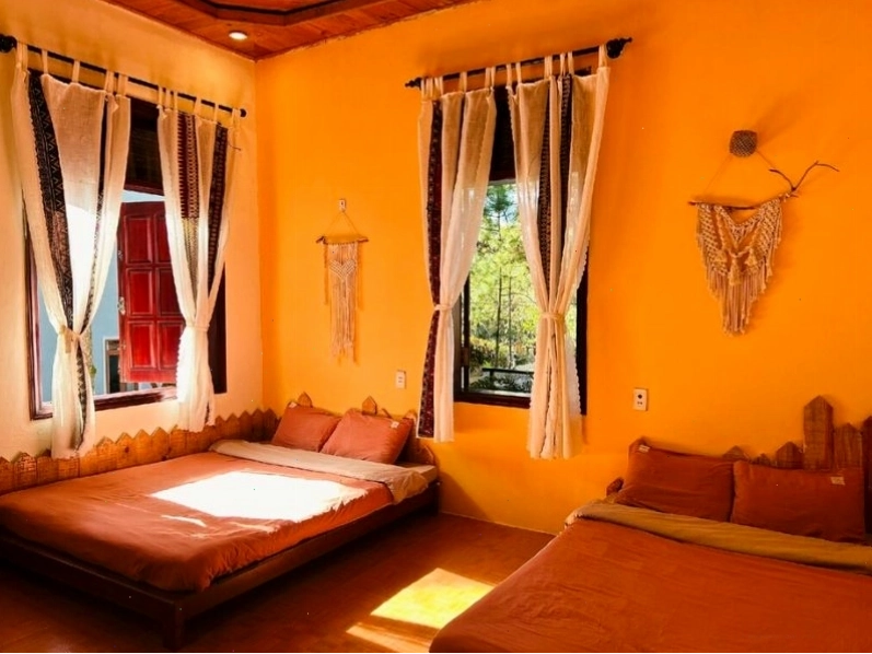 Không gian phòng gia đình tại Chino Homestay Măng Đen