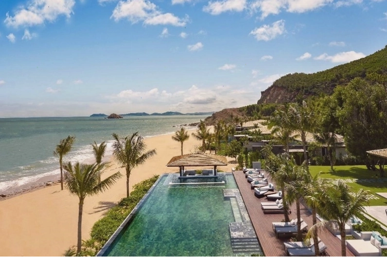 Không gian phòng khách rộng rãi của một căn villa tại Quy Nhơn