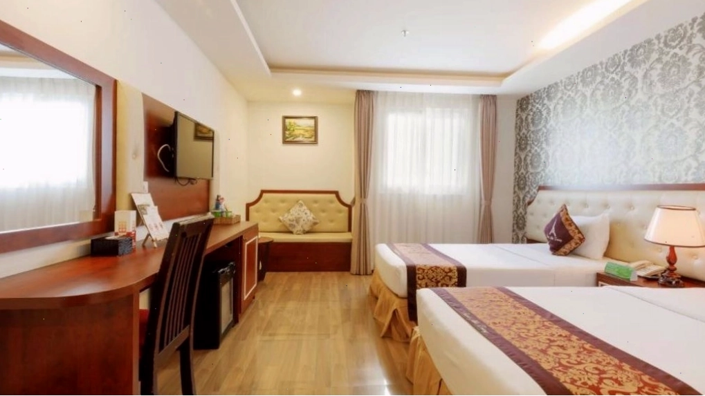 Không gian phòng khách sạn rộng rãi